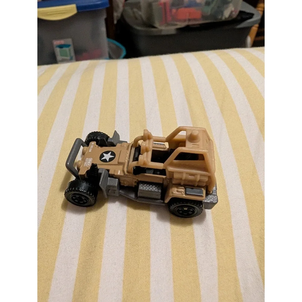 Matchbox 2013 Mattel Sahara Sweeper Beige Diecast Toy Vehicle MB910 1:64